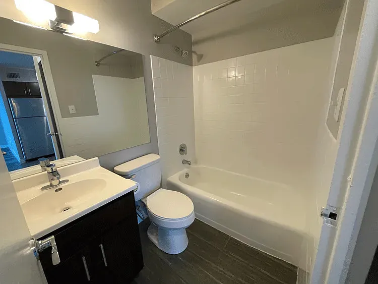 1 bed, 1.0 bath, 465 sqft, $2,128 — Photo 3