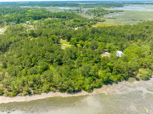 39 Rose Island Rd, Saint Helena Island, SC 29920