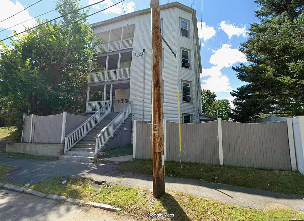3 bed, 1200 sqft, $2,200 — Photo 2