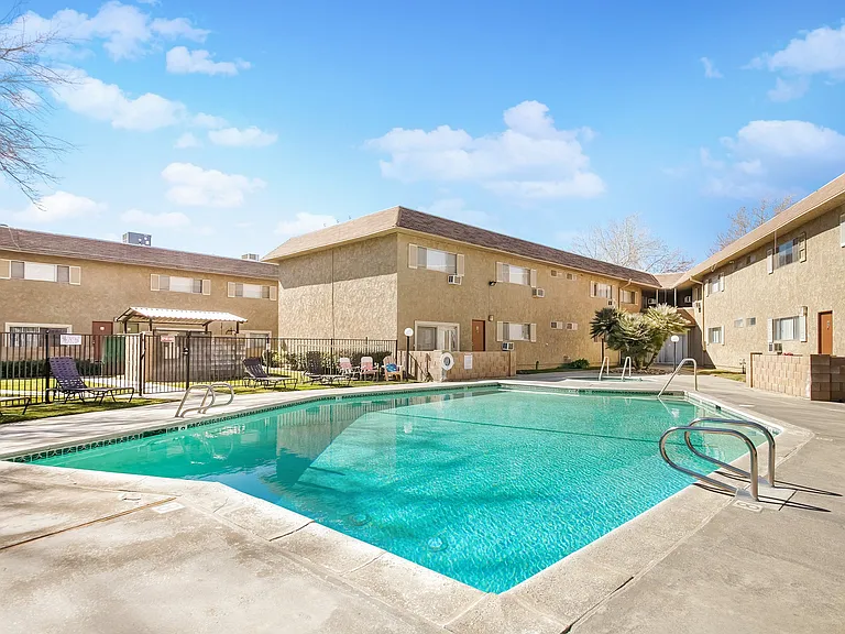 Racquet Club Apartments — Photo 17