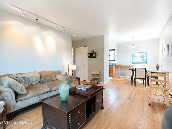 4th image of 455 W Saint James Pl