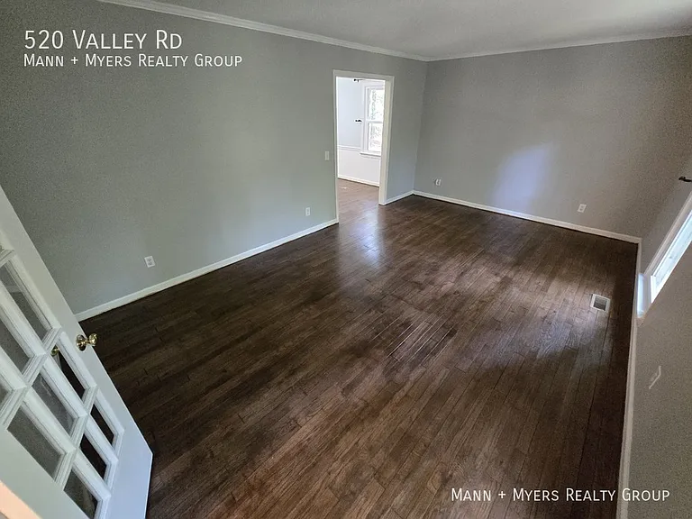 520 Valley Rd — Photo 23
