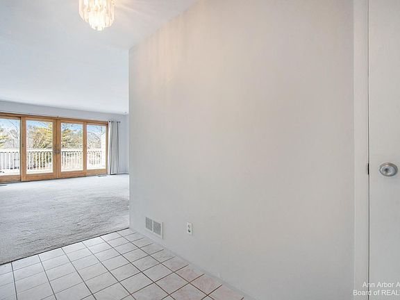 5th image of 646 Watersedge Dr #207