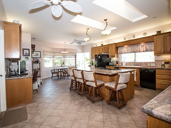 3rd image of 15469 Pauma Valley Dr