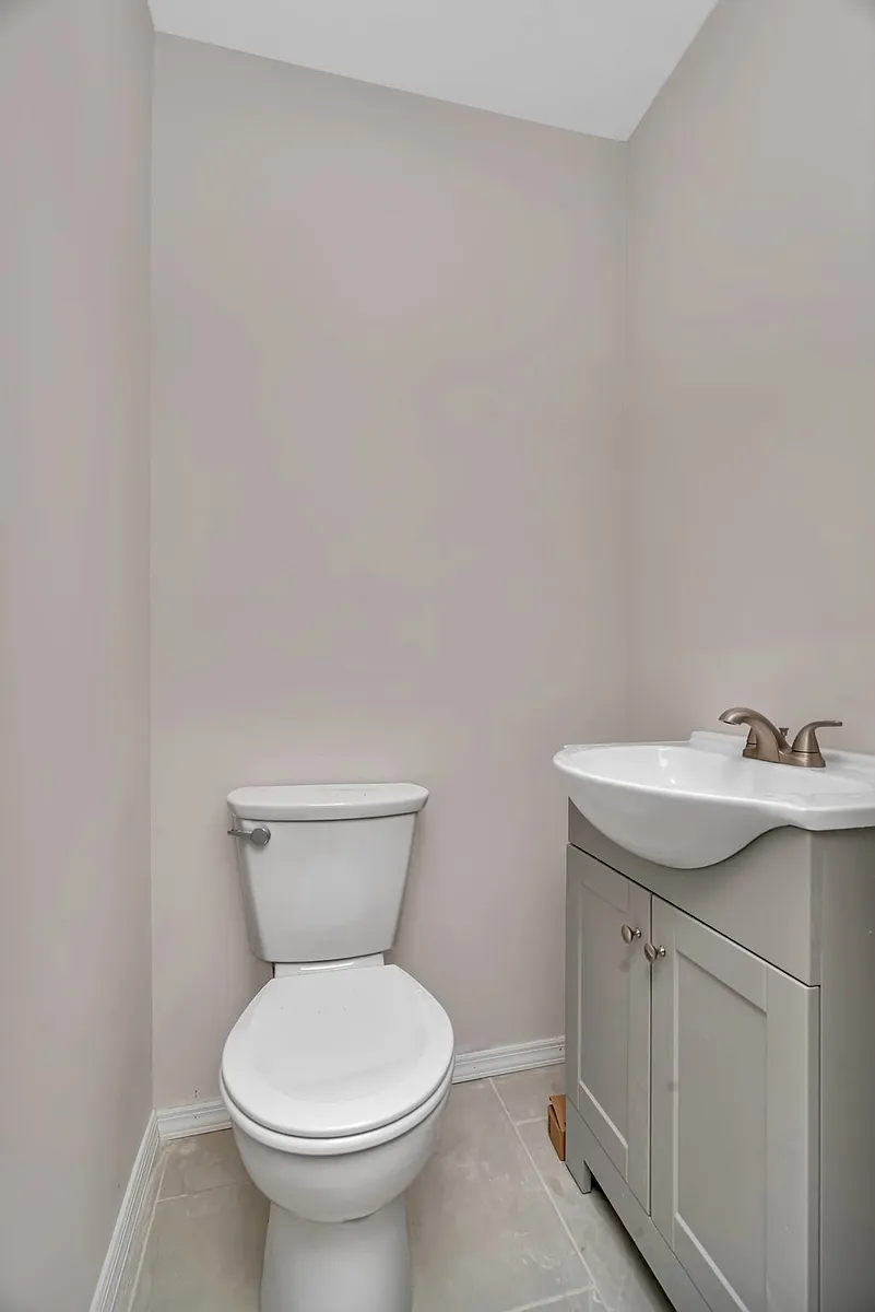 Half bath - 10134 S Kolin Ave