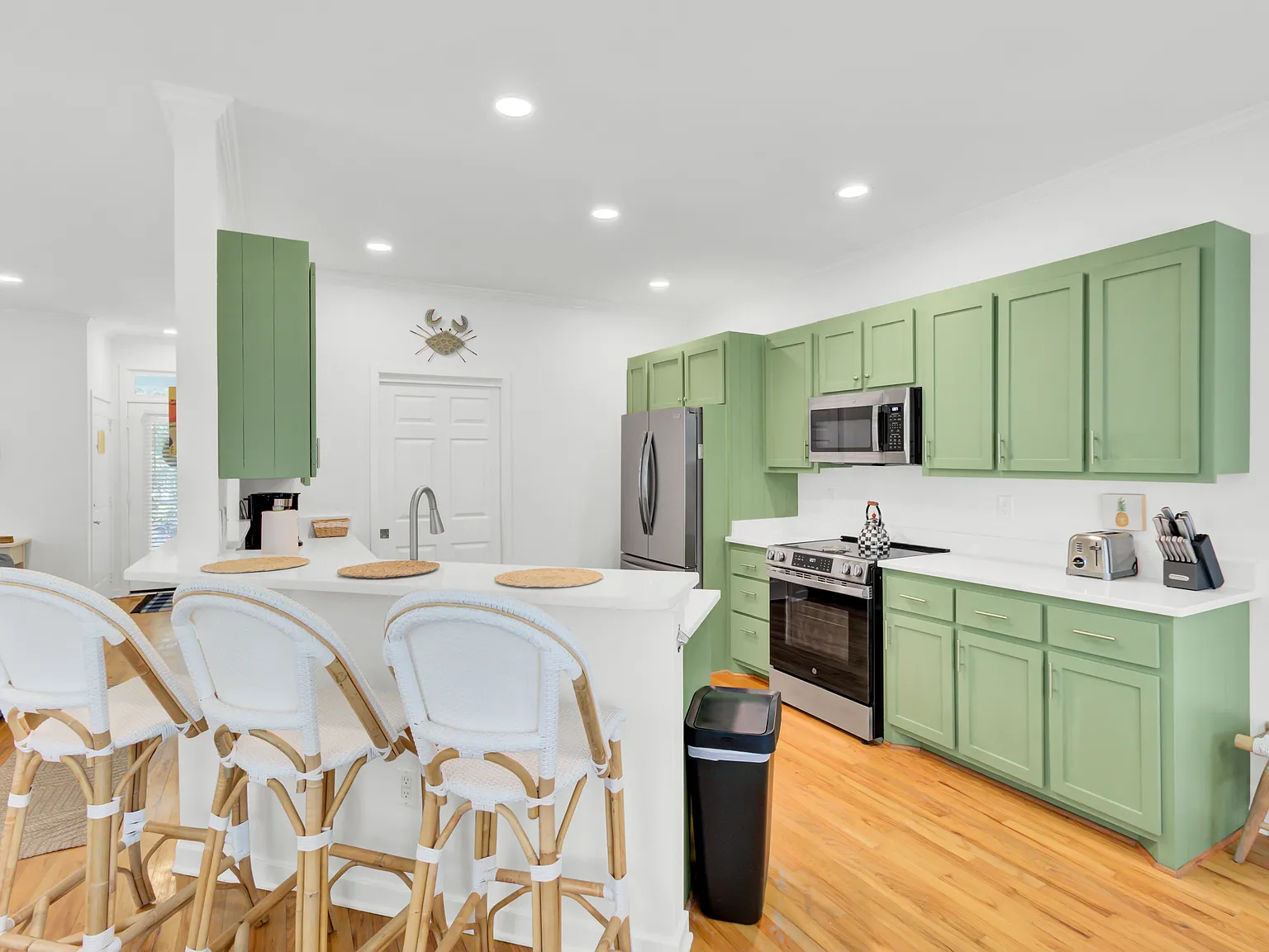 4 bed, 1806 sqft, $9,000 — Photo 3