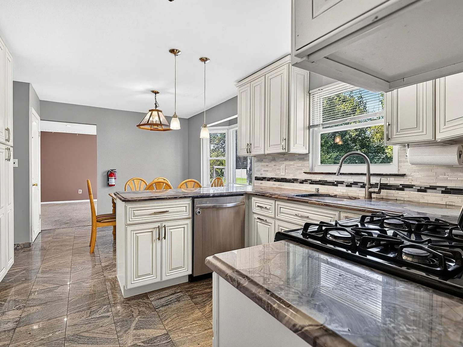 5 bed, 2478 sqft, $4,600 — Photo 4