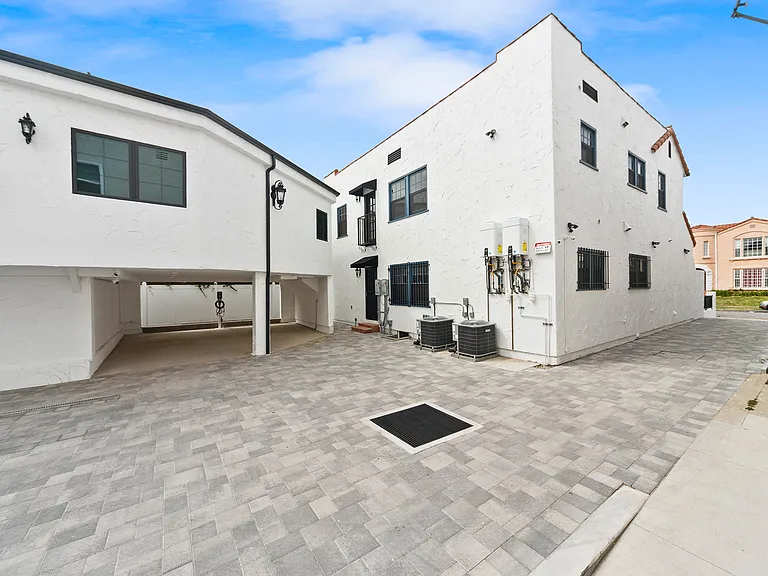 460 N Sierra Bonita Ave #460 — Photo 38