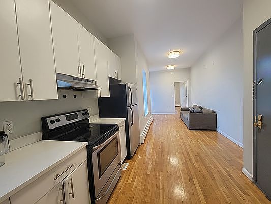 2nd image of 148 Bruckner Blvd APT 4