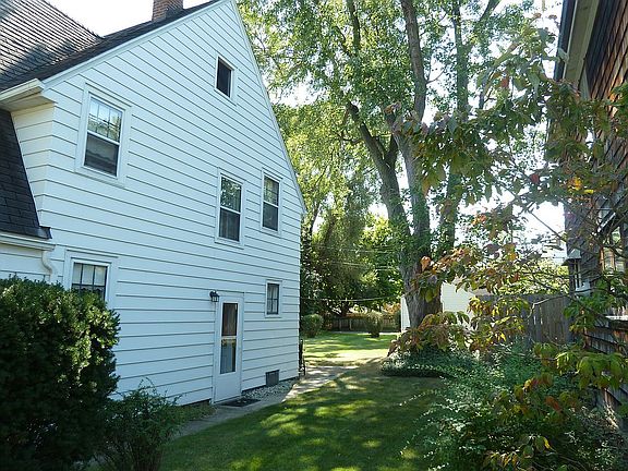 2nd image of 1334 Altgeld St