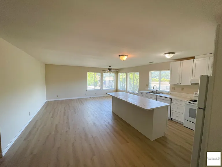 1610 Merritt Dr — Photo 6