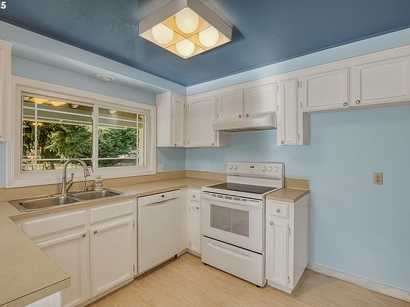 4th image of 329 NE 20th Pl