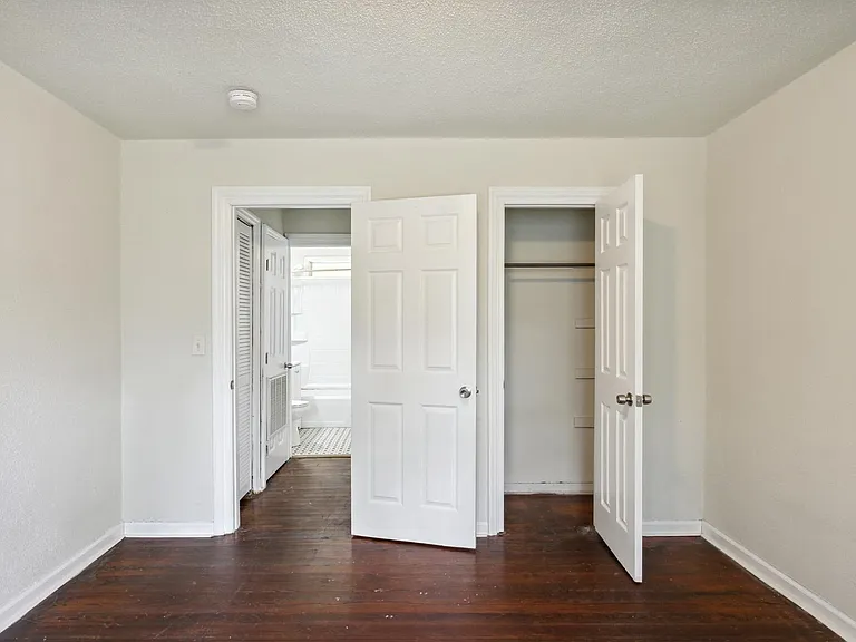 1216 E 32nd St — Photo 18