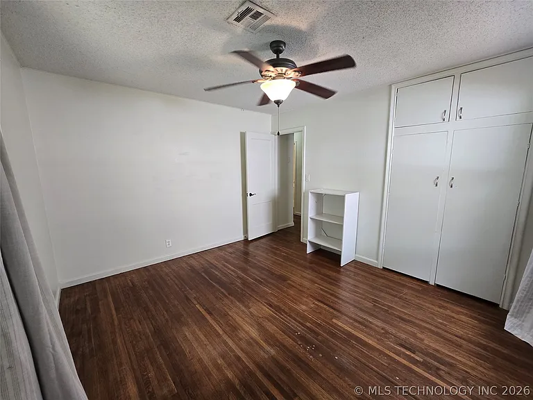 237 E 45th Pl — Photo 13