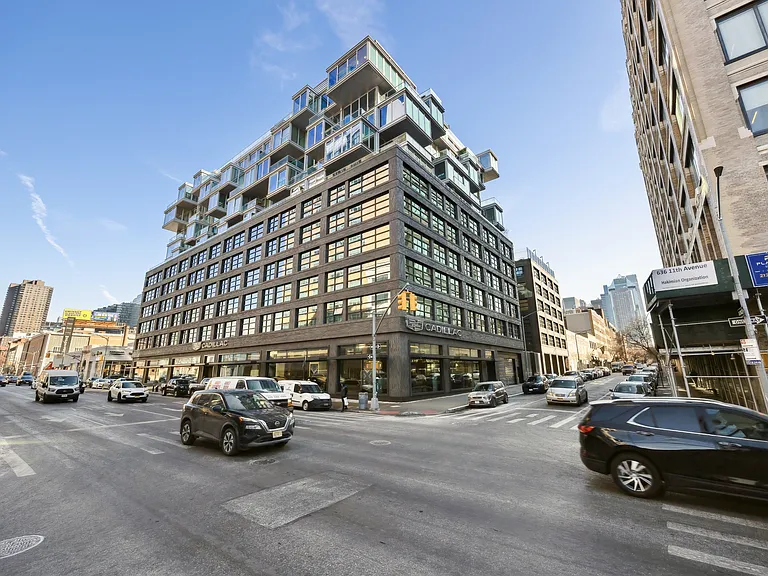 547 W 47th St #718 — Photo 21