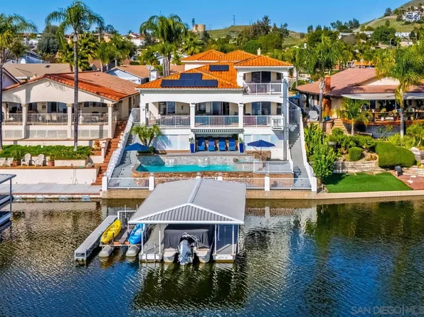 30325 Cove View St, Canyon Lake, CA 92587