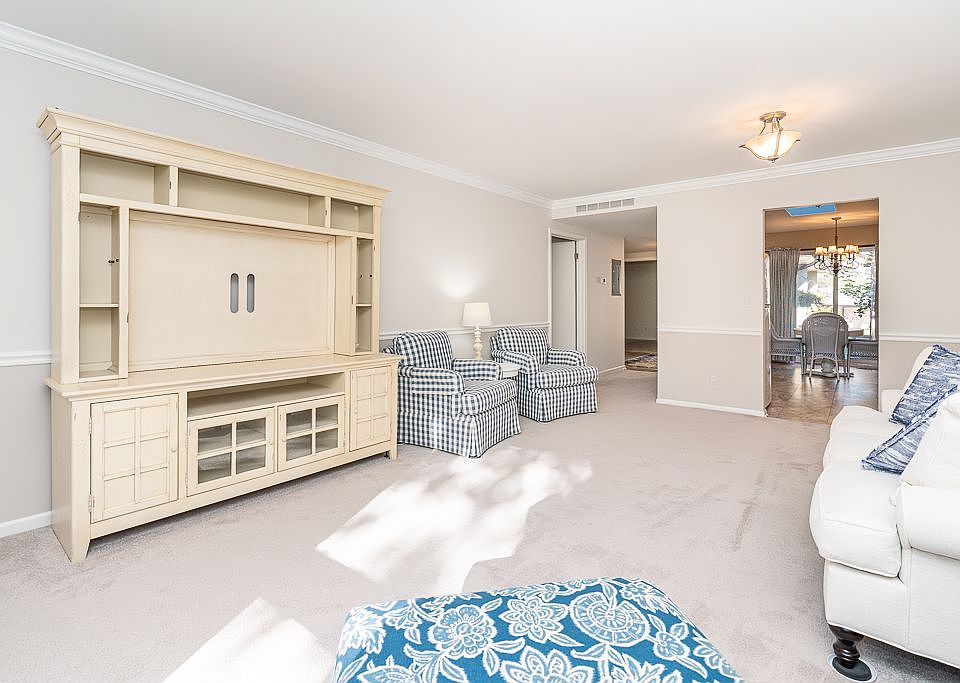 981 Wexford Way, photo 3