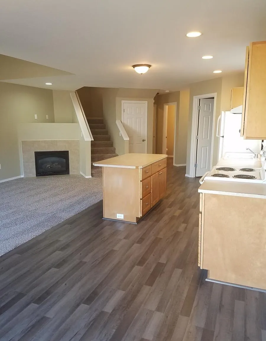 3 bed, 2.5 bath, 1500 sqft, $2,395 — Photo 3
