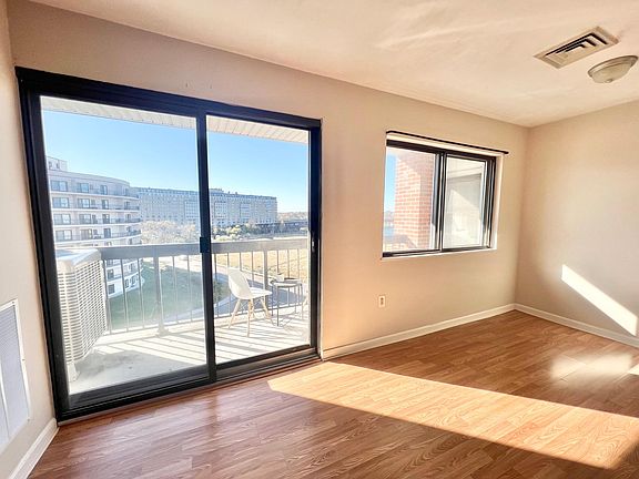 5th image of 90 Quincy Shore Dr APT 502