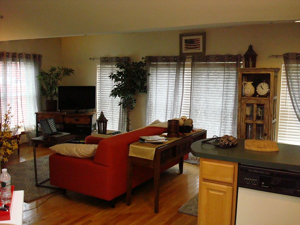 Apt 3 - Living Room