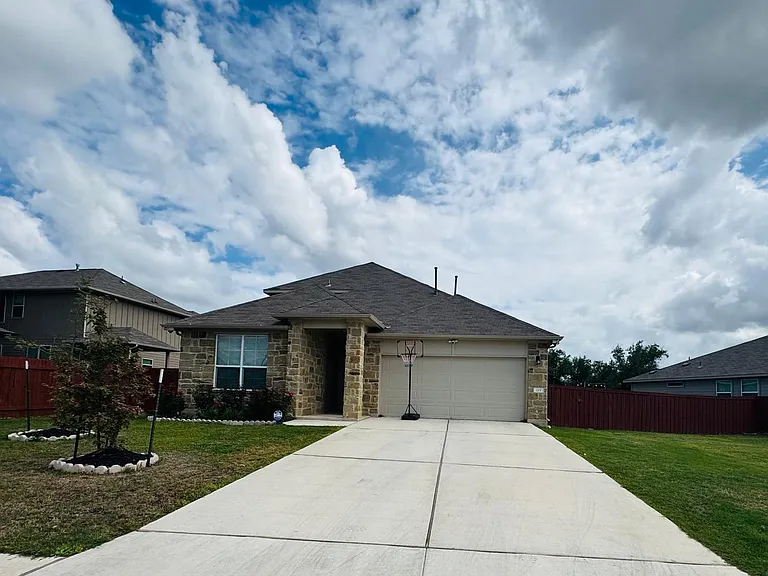 113 Queen Anne Dr — Photo 1