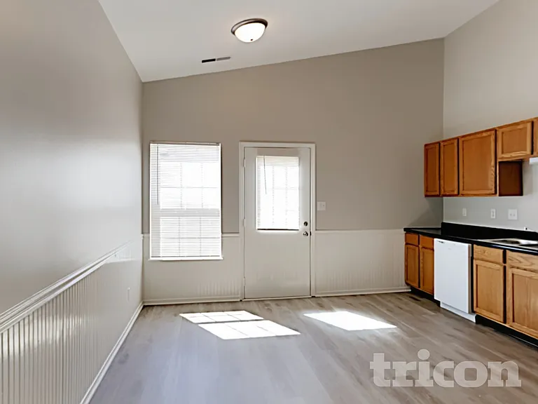 4040 Dogwood Ln — Photo 5