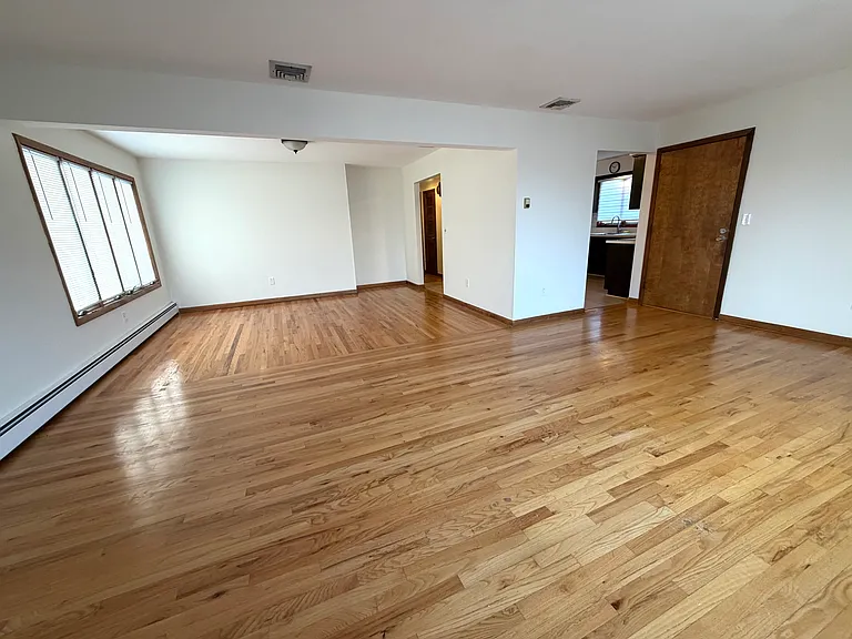 193 Banta Ave — Photo 7
