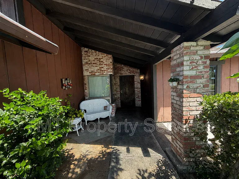 930 Graywood Cir — Photo 4