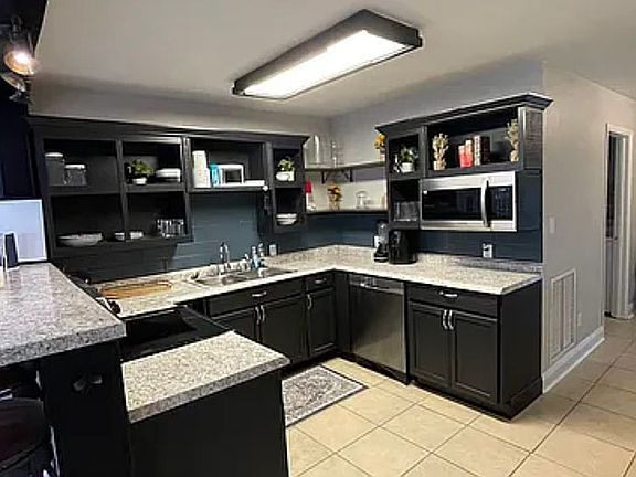 3rd image of 3320 SE 22nd Ave