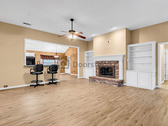 2nd image of 1500 Land Dr