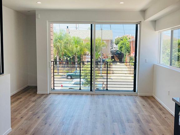 5th image of 660 N Mariposa Ave