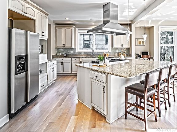 4th image of 10105 NE 16th Pl