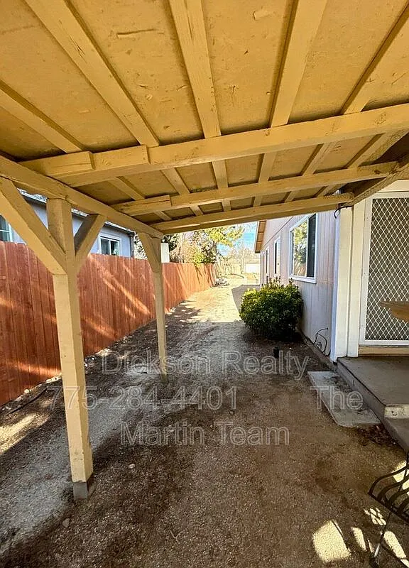 3 bed, 2.0 bath, 1056 sqft, $2,100 — Photo 3