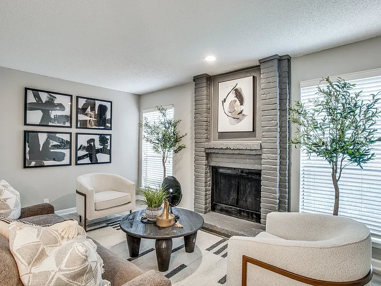 Evaline Apartments — Photo 12