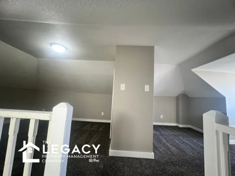 809 W 10th St — Photo 12
