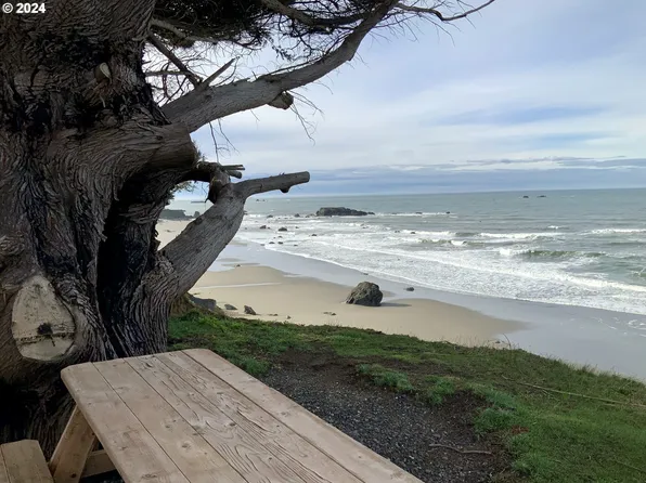 Surfside Dr, Gold Beach, OR 97444