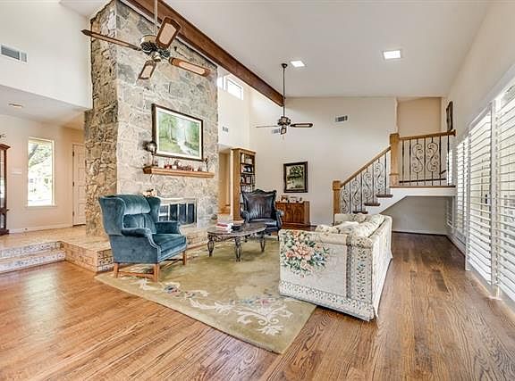 3rd image of 301 Rockbrook Dr