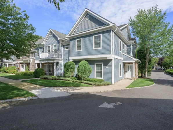 32 Andrew Ct, Southampton, NY 11968