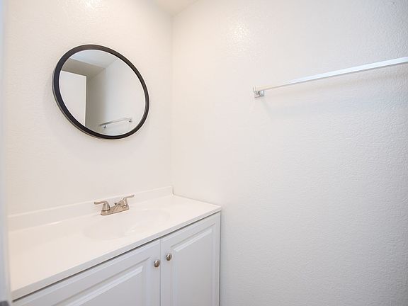 5th image of 417 W 4th St Unit C
