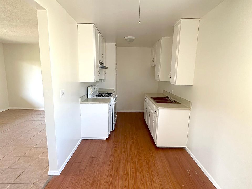 1st image of 889 N Laurel Ave