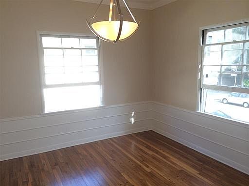 4th image of 337 1/2 N Hayworth Ave