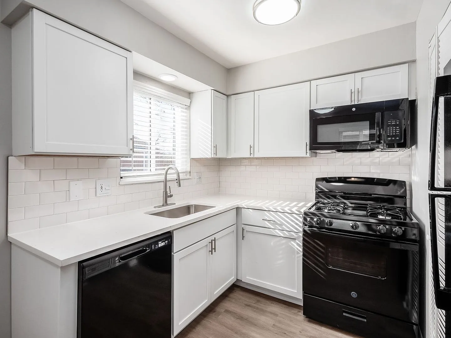 2 bed, 1.0 bath, $1,199 — Photo 2