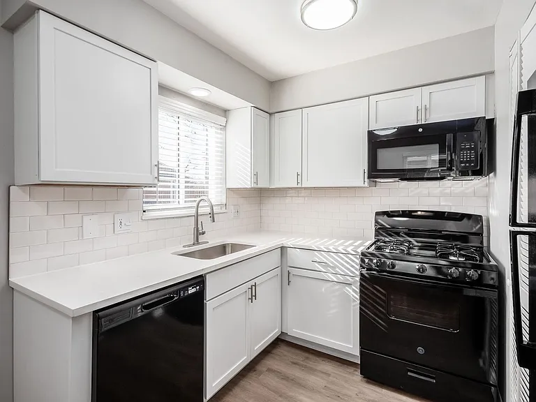 620 Riverview Dr #2 — Photo 2