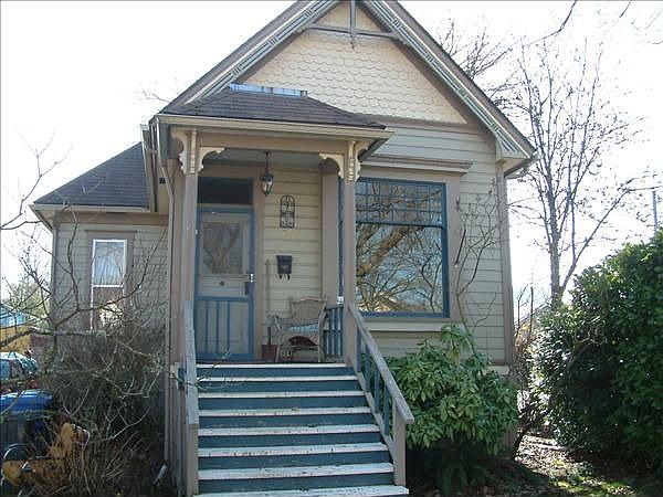 2nd image of 1868 Court St NE