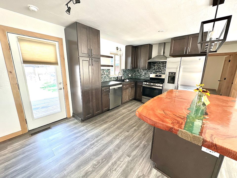 1st image of 2150 Pinewood Dr