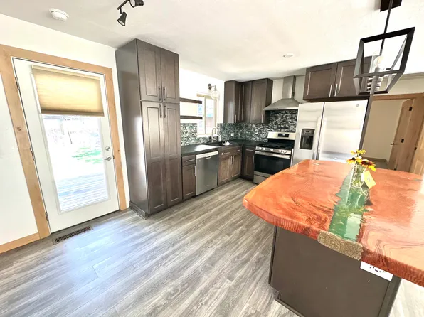 2150 Pinewood Dr, South Lake Tahoe, CA 96150