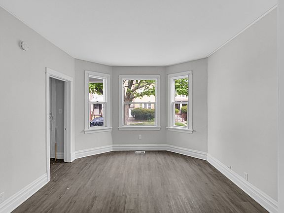 5th image of 1114 N Waller Ave