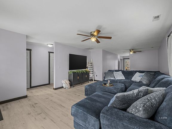 5th image of 40725 Limberger Ridge Rd