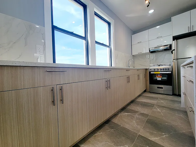 281 Cator Ave #6 — Photo 1