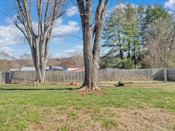 920 Ainsley St, Martinsville, VA 24112